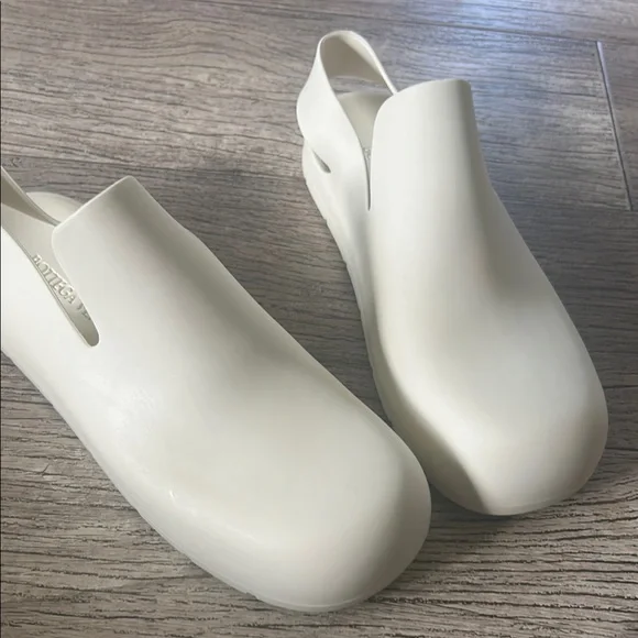 Bottega Veneta Clogs - Picture 9 of 17